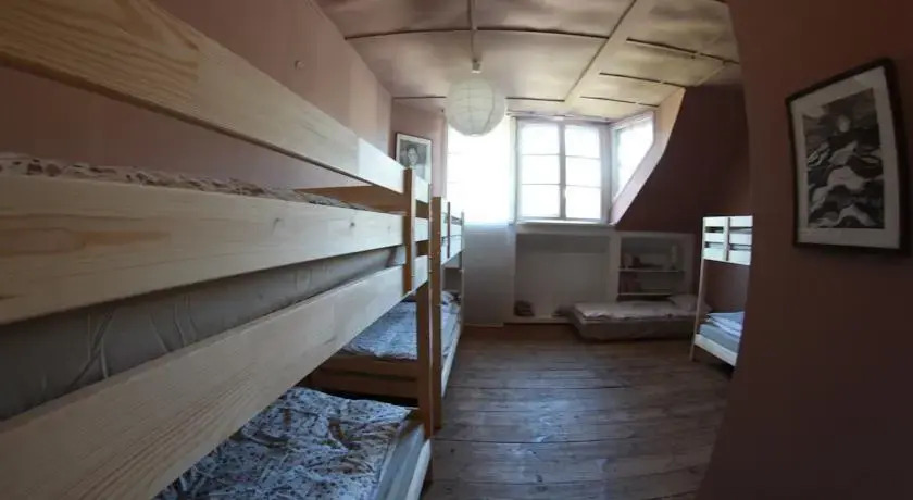 Bedeker Hostel