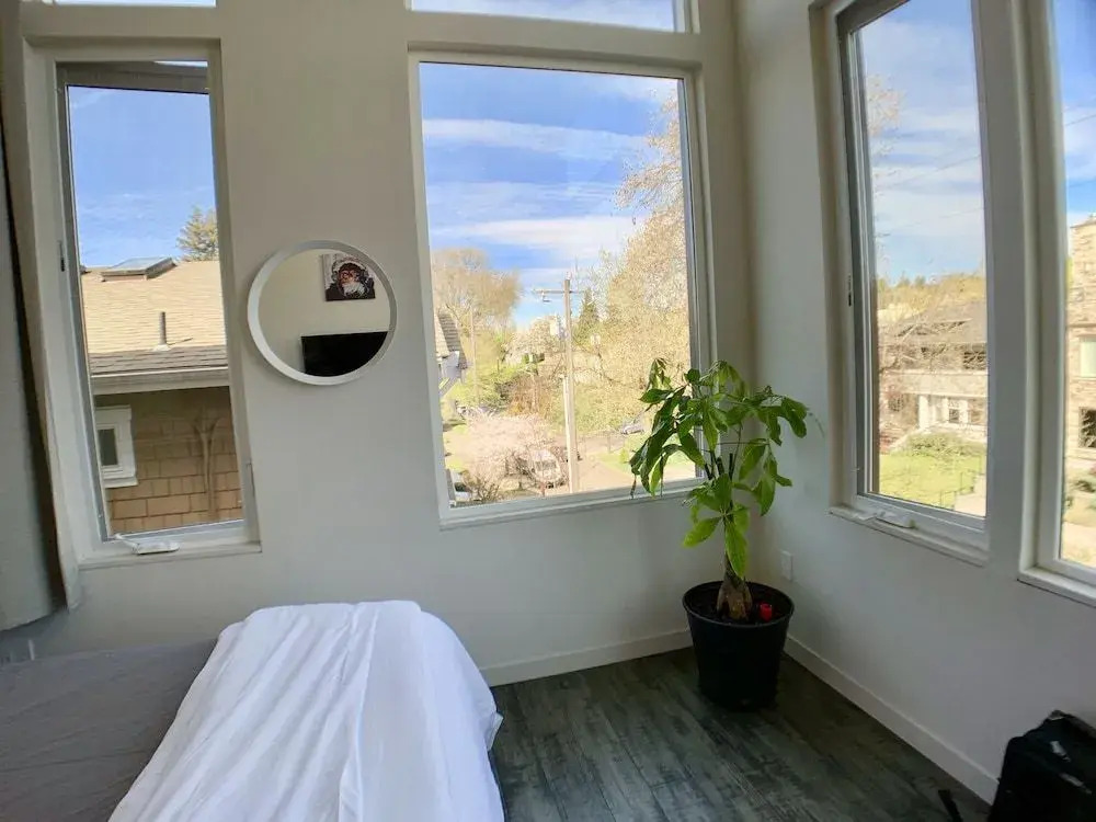 Lofty Studio Prime Cap Hill Area Mins to Downtown