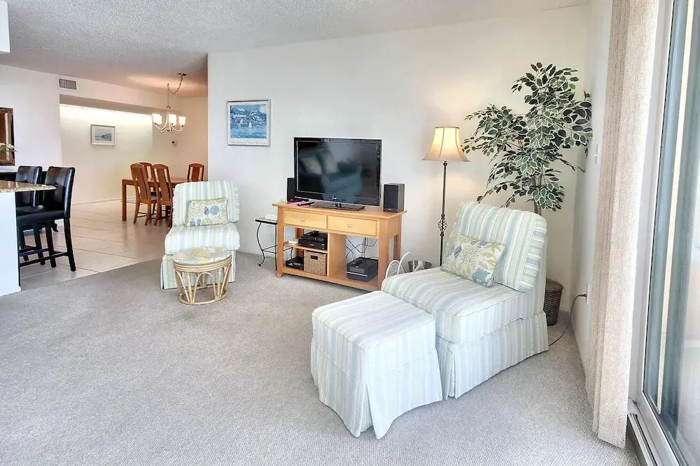Trillium 2C Beach Front Condo With Private Balcony/pool!
