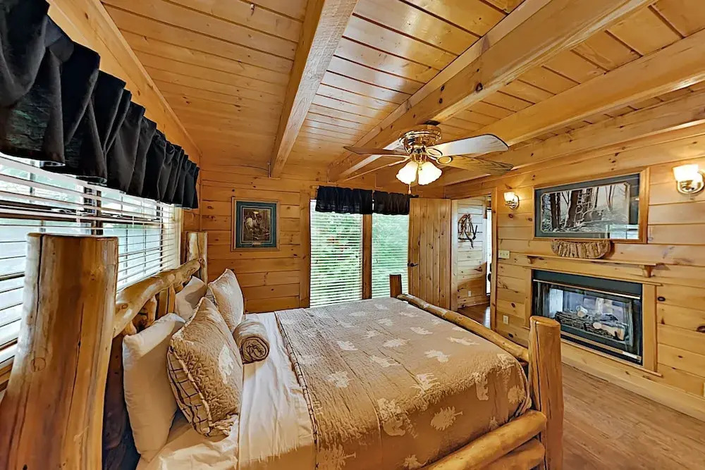 View W/ Hot Tub, Sauna, Theater & Pool! 2 Bedroom Cabin