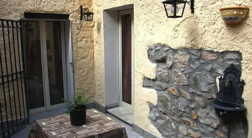 Danisinni House