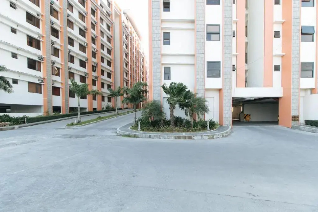 RedDoorz Premium @ Paseo Verde Las Pinas