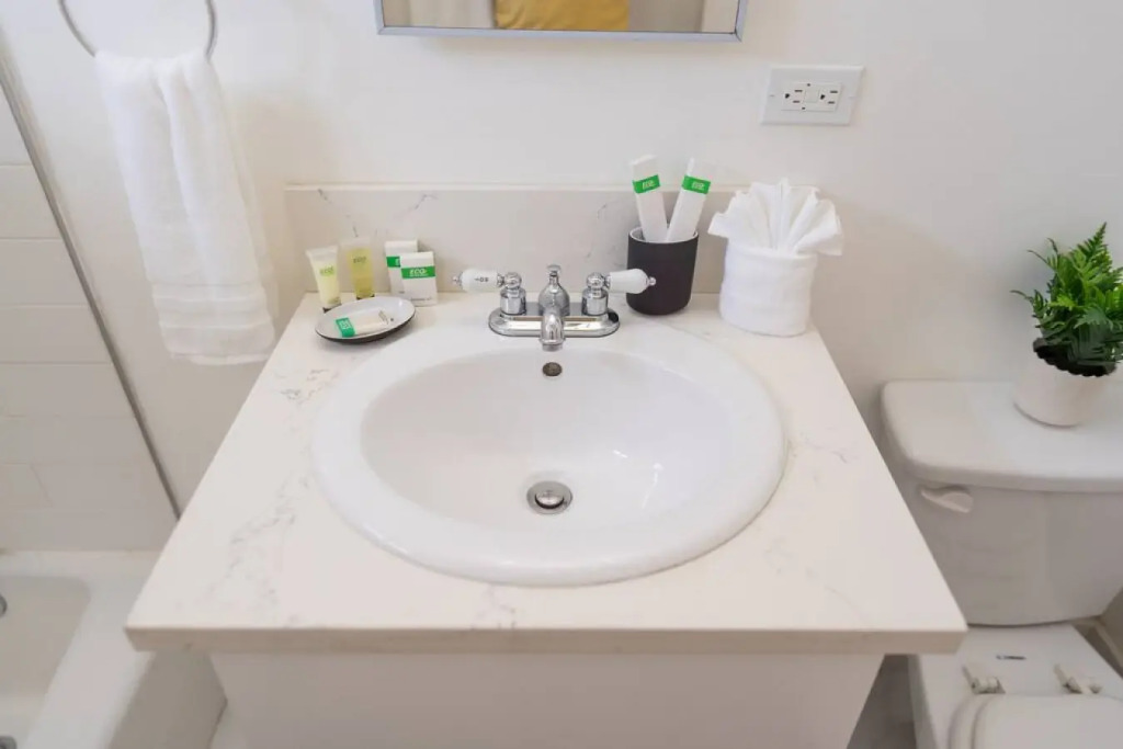 Tranquil 2BR Home in Beautiful Neighborhood (P24)