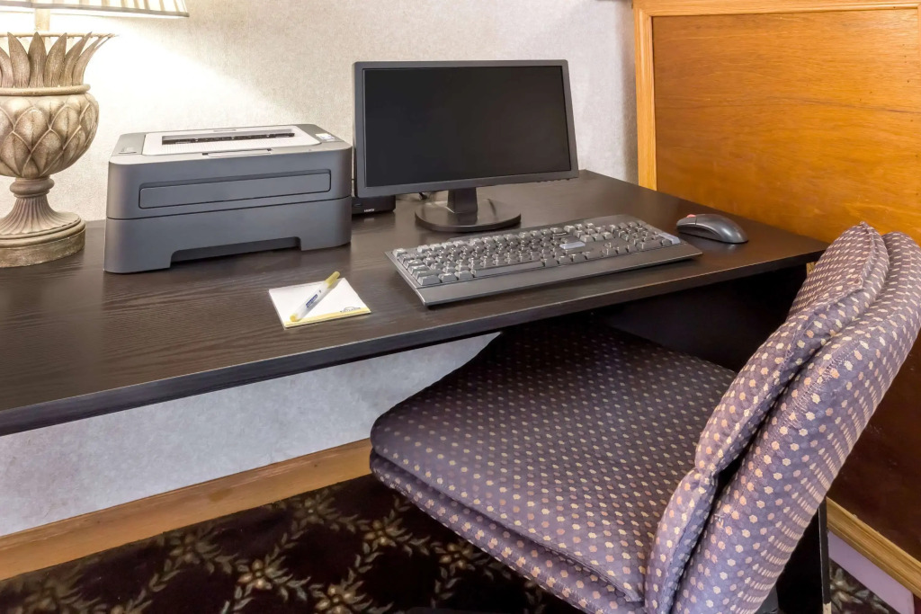 Days Inn by Wyndham Plymouth