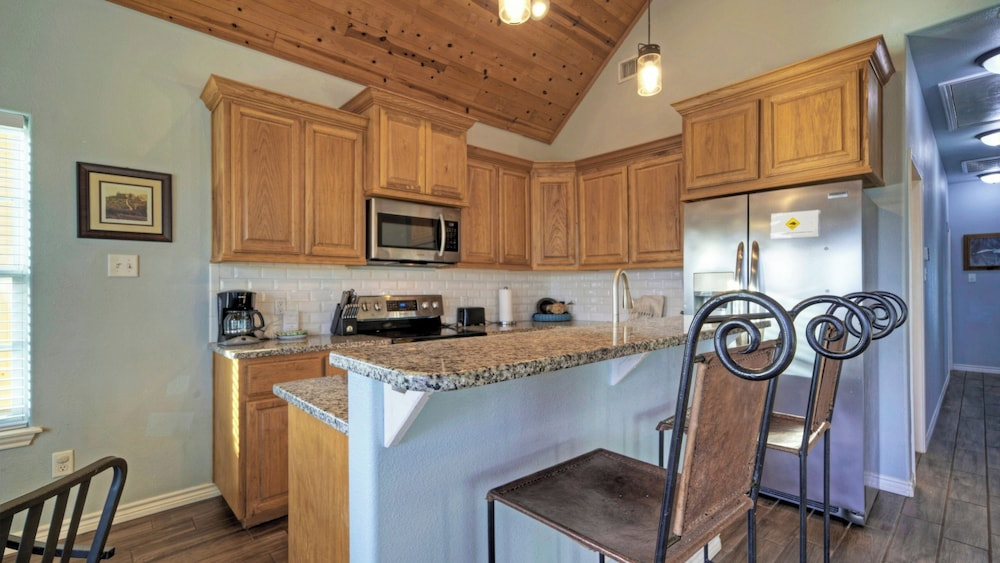 Sleeps 24, 3 Homes Bayfront Pool, Boat Dock, Views Laguna Village Hideaway