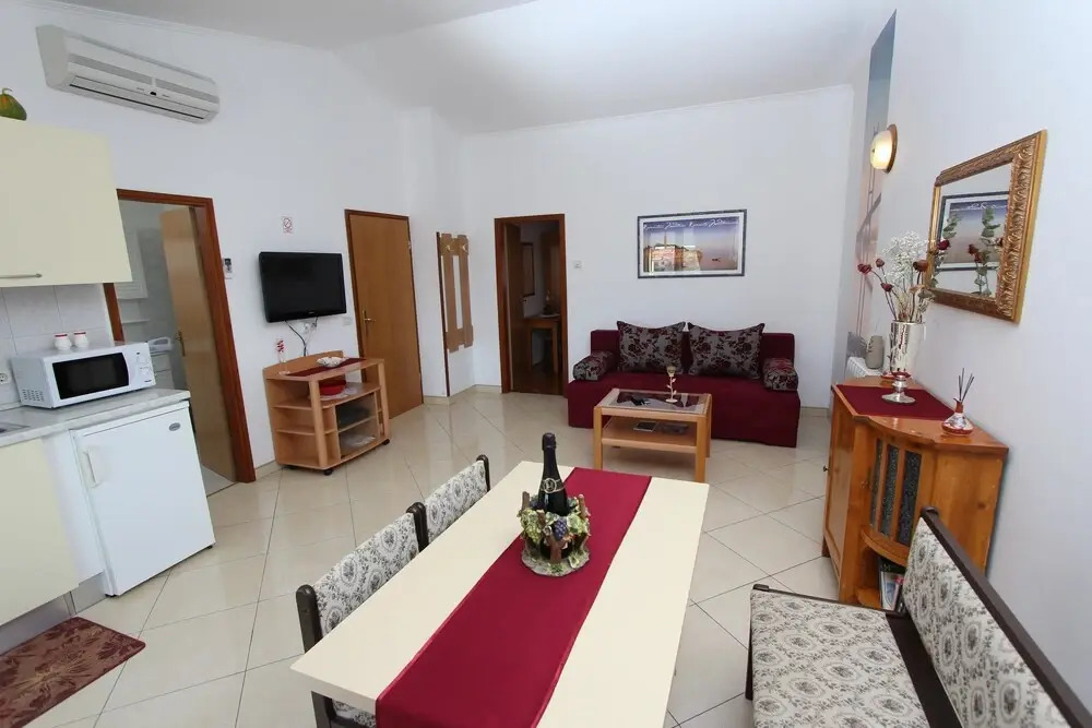 Room and Apartment Lea
