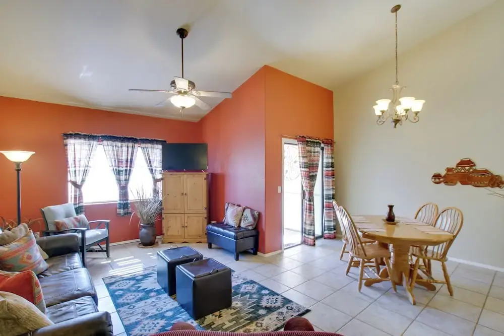 7 Mi to Mill Ave: Bbq-ready Mesa Townhouse