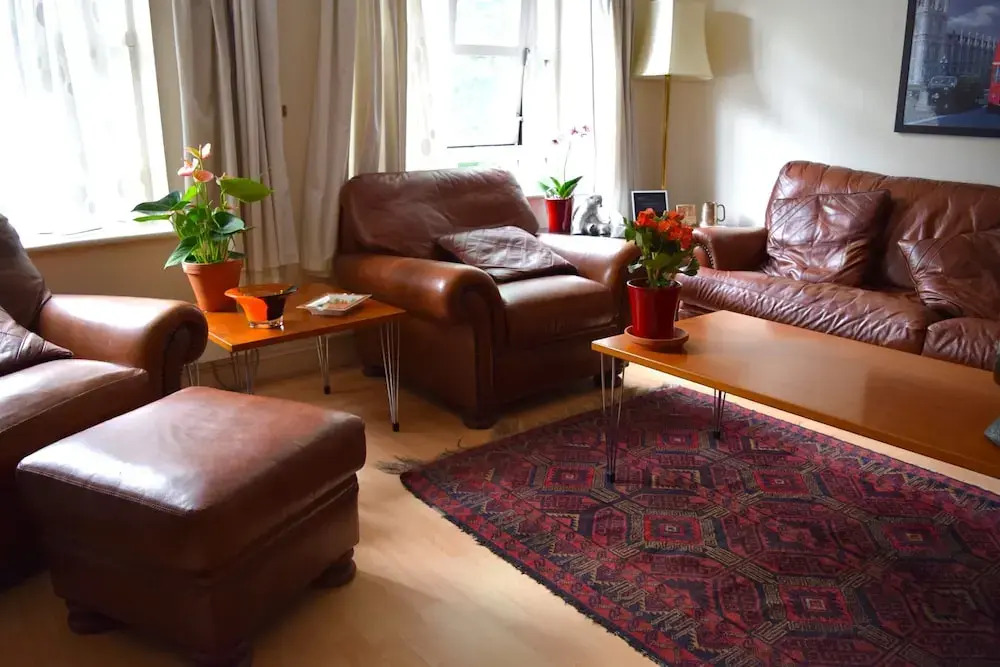 Elegant 2 Bedroom Apartment Near Hyde Park