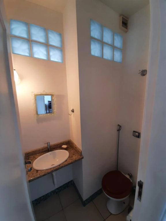 Apartamento amplo e charmoso, frente ao mar.
