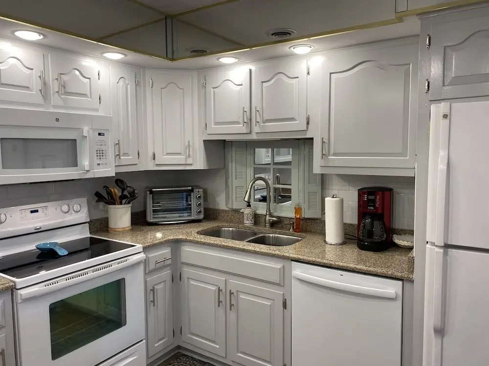 Tilghman Lakes H4 3 Bedroom Condo by RedAwning