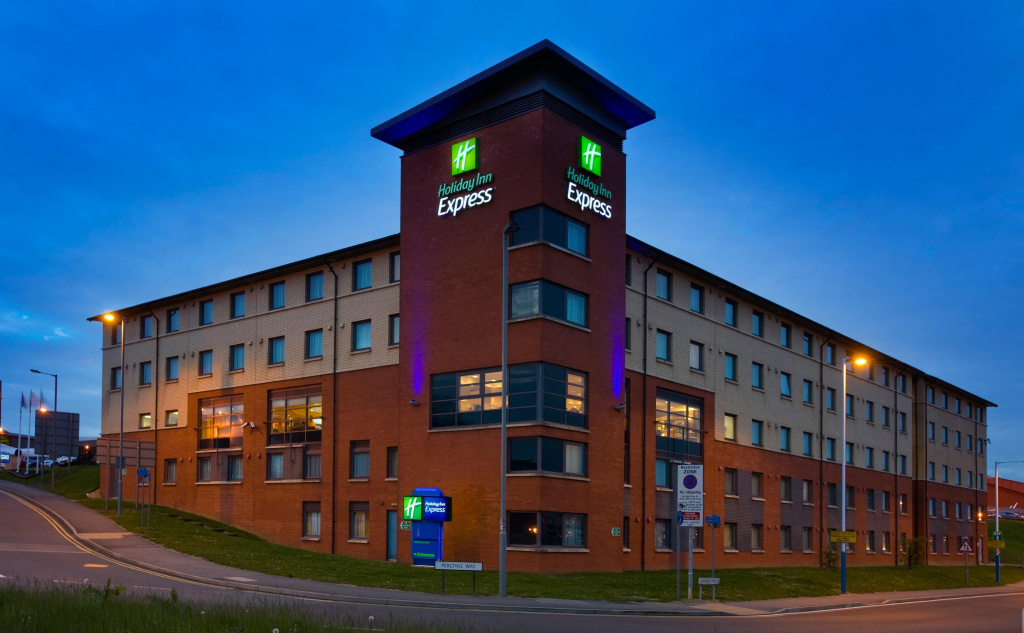 Отель Holiday Inn Express London Luton Airport by IHG