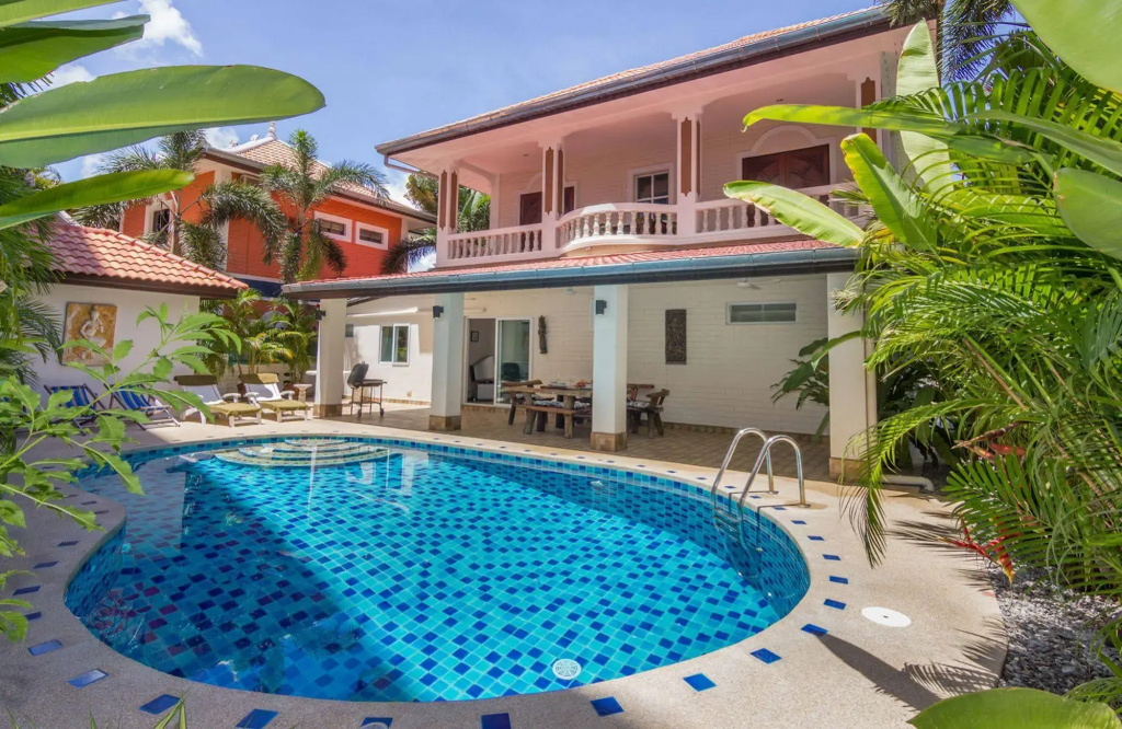 Villa Waree 5 minutes from City and Beach