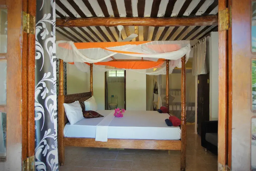 Queen of Sheba Beach Lodge