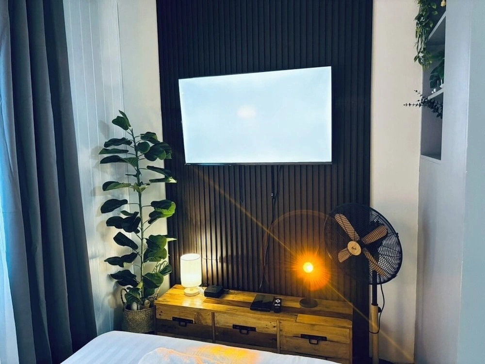 Smart Stay 2600 - North Cambridge Condo