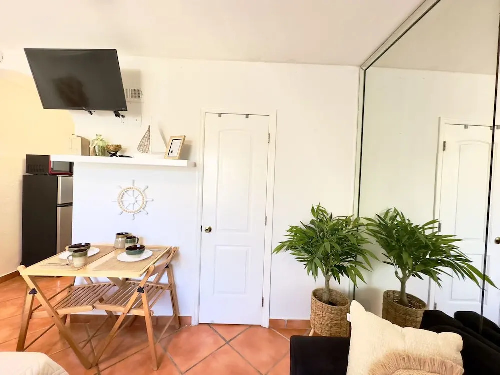 Beach Lover s Studio Apartment in Hollywood FL
