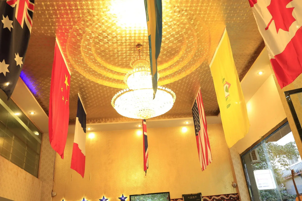 Mount Emei Happy Hotel