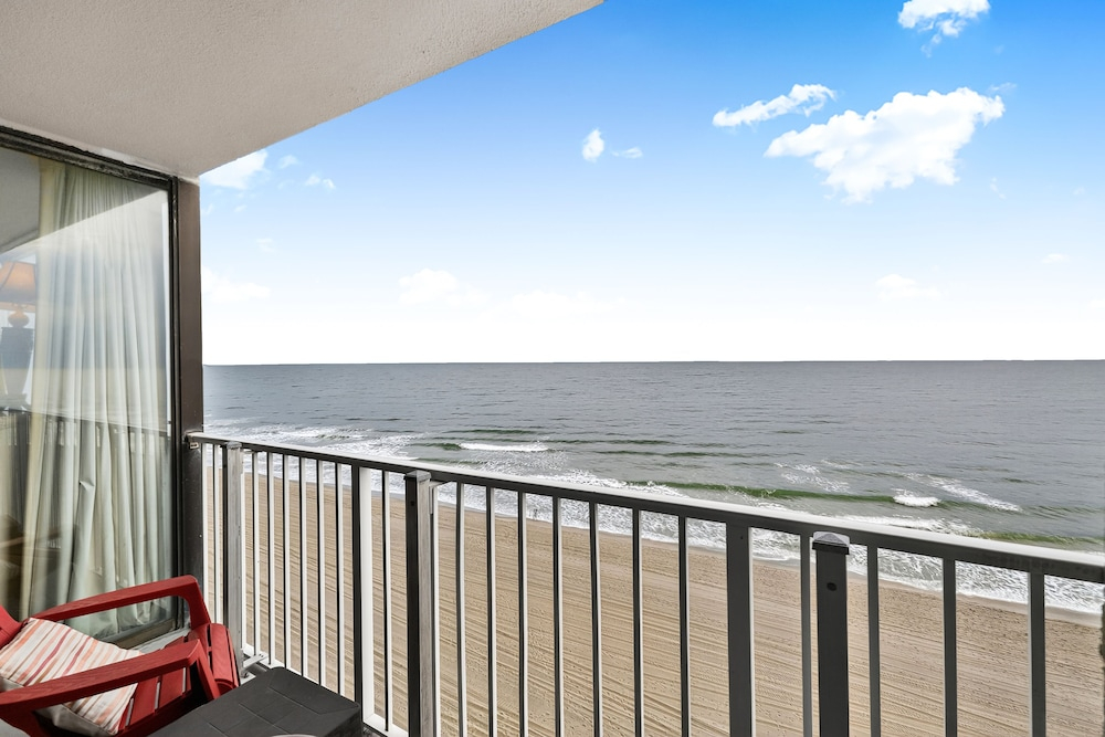 Sands Beach Club 820