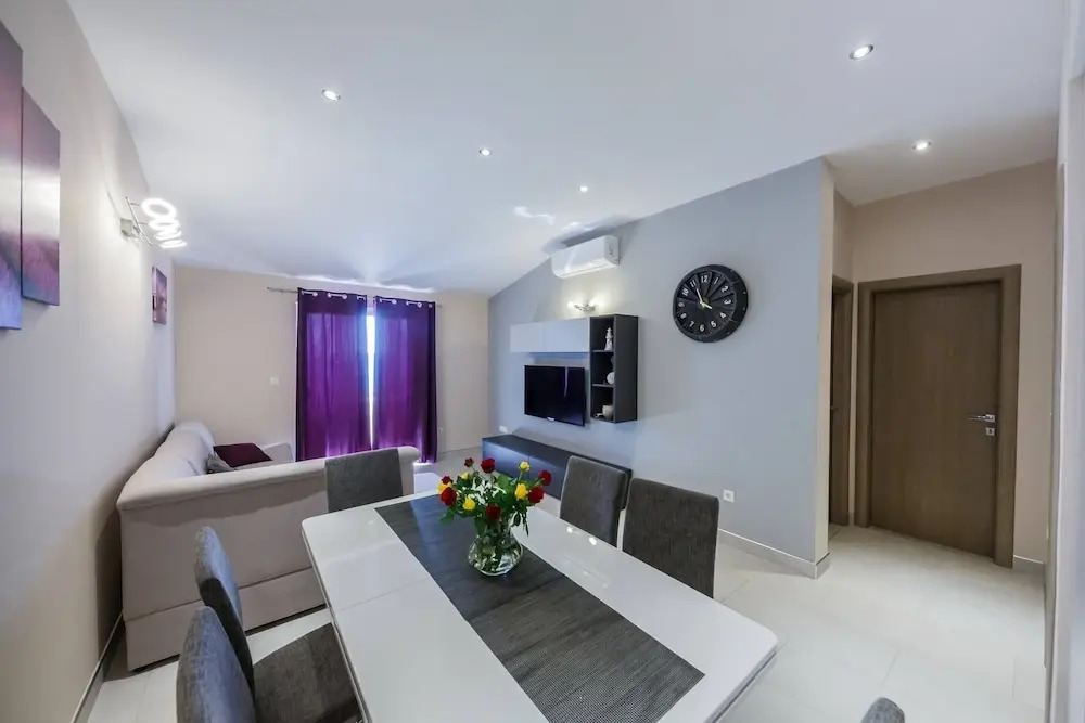 Two-bedroom Apartment Near Beach