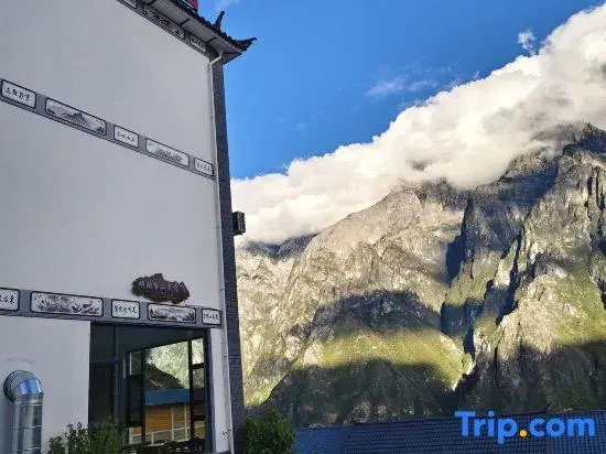 Xiaying Banshan Homestay (Tiger Leaping Gorge)