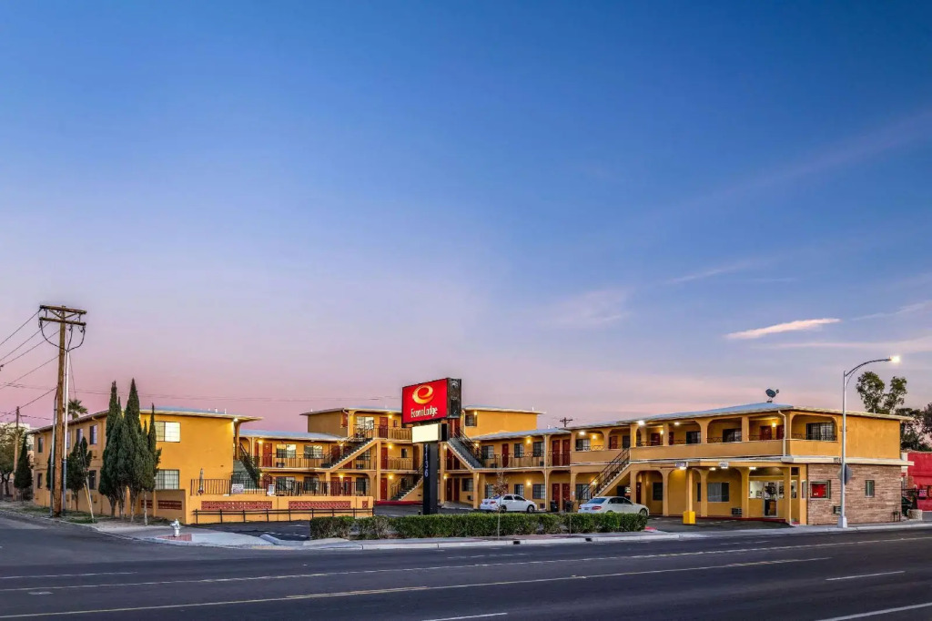 Econo Lodge University