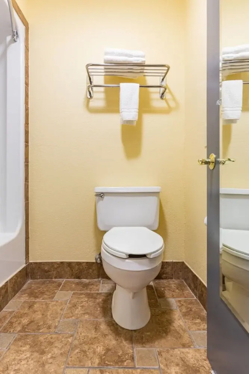 Rodeway Inn and Suites Airport Tulsa