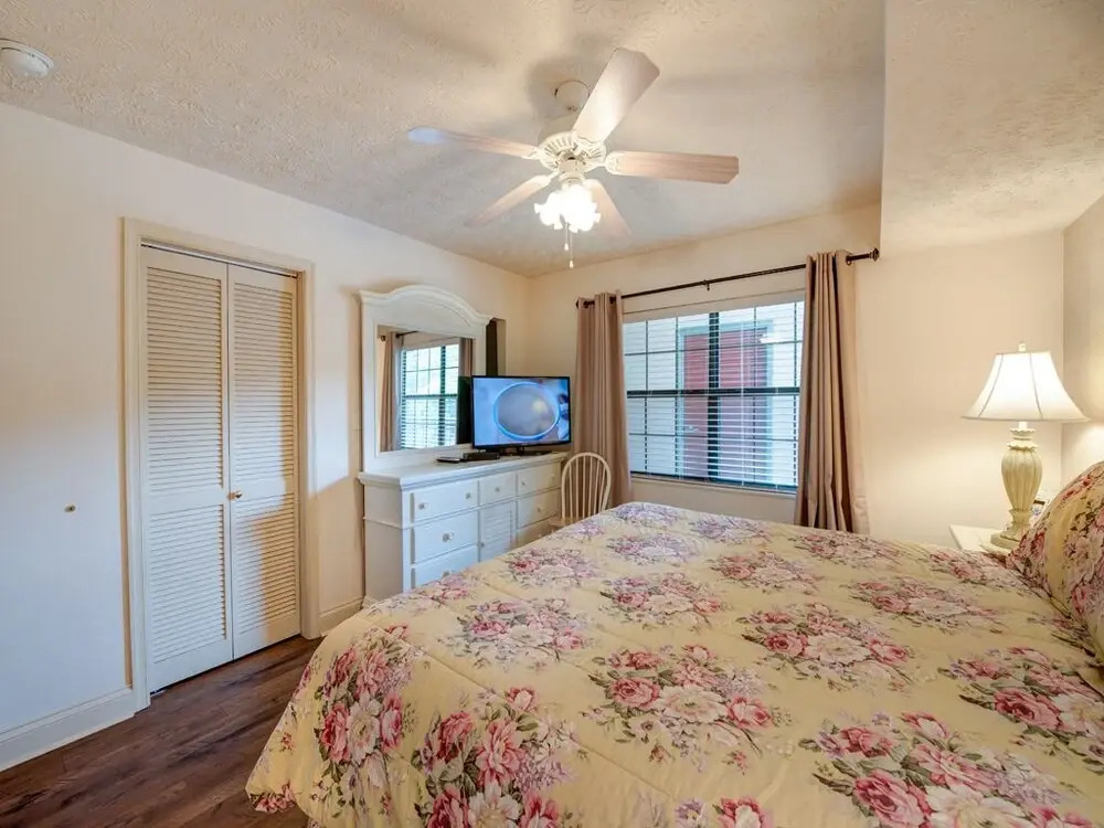 Roaring Romance - Two Bedroom Condo