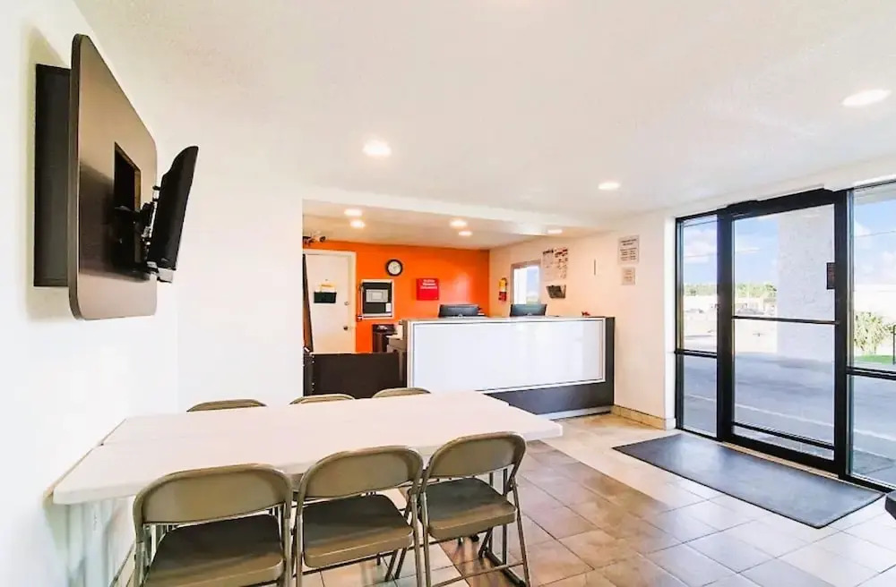 Motel 6 Mobile North