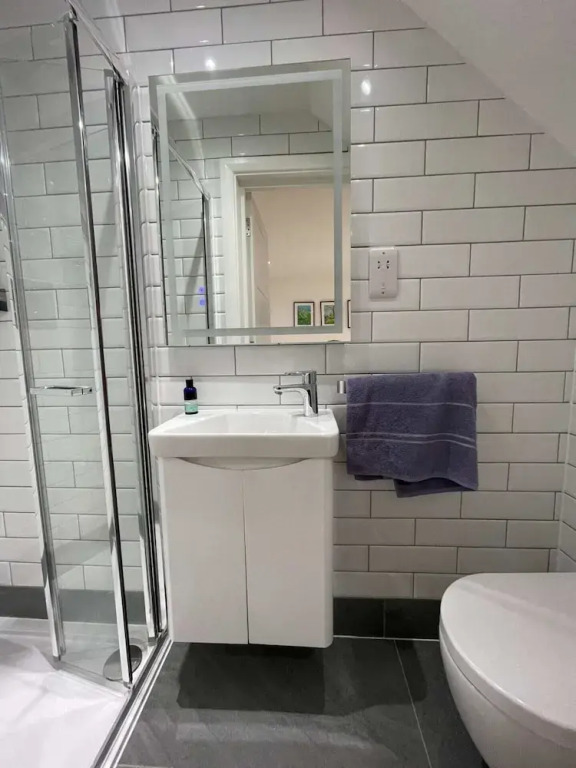 Stunning 3BD Maisonette W/balcony - Old Street!