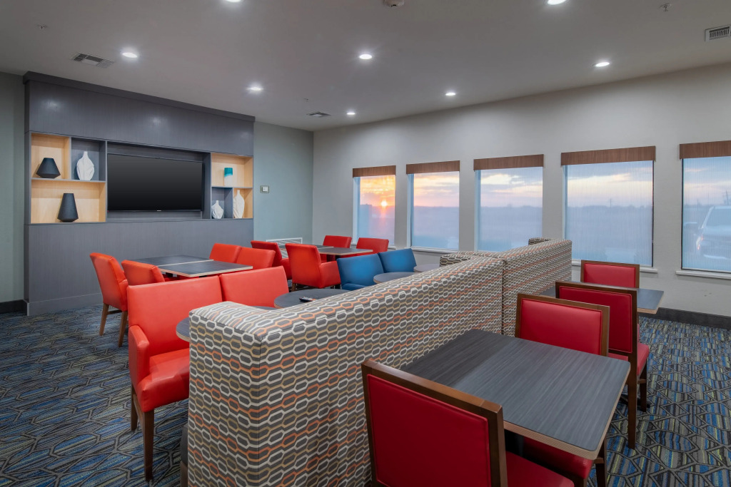 Holiday Inn Express & Suites N Waco Area - West by IHG