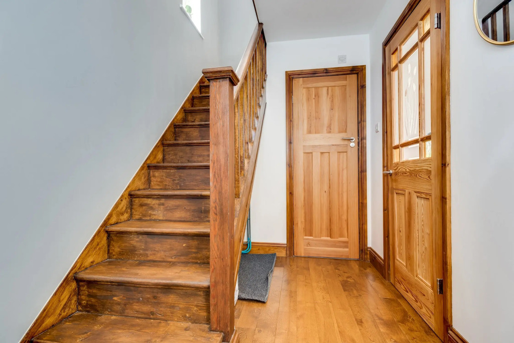 Charming 3 BR House - Garden Parking Near CS Lewis Park