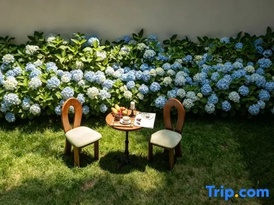 Qingqing Yuye Homestay (Dali Erhai S-Bay Ecological Corridor Store)