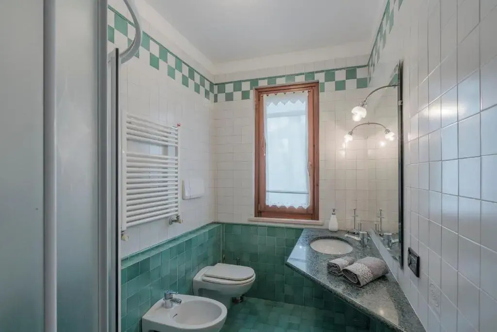 Casa Mary Tre - attico con terrazza a 2 passi dal lago