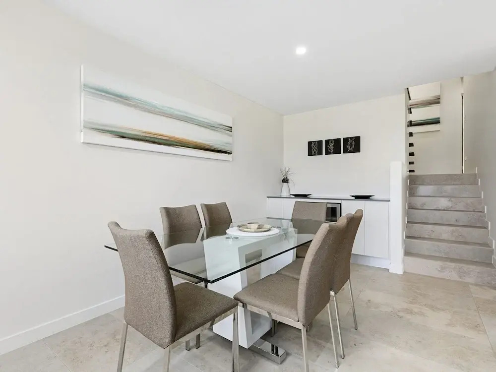 Exquisite Penthouse with views to Laguna Bay - Unit 3 Taralla 18 Edgar Bennett Avenue