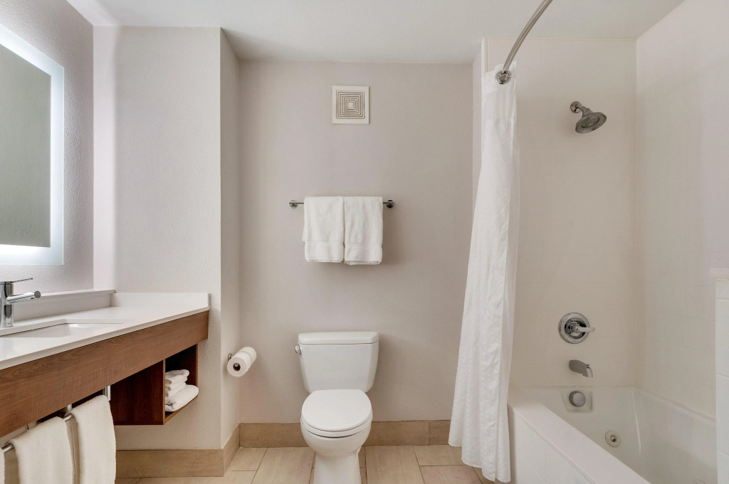 Holiday Inn Express Hotel & Suites Lake Elsinore by IHG