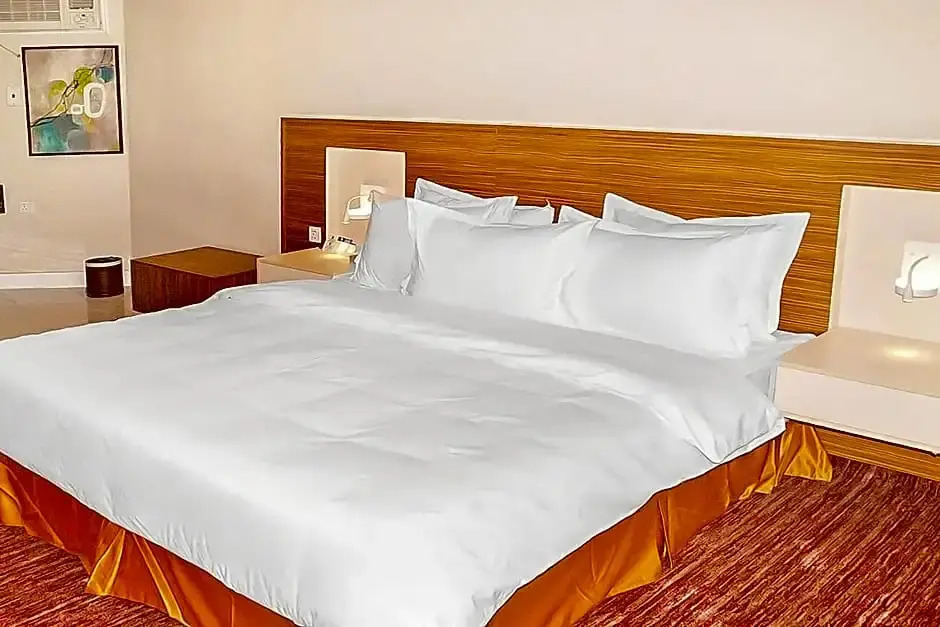 OYO 618 Taya Hotel