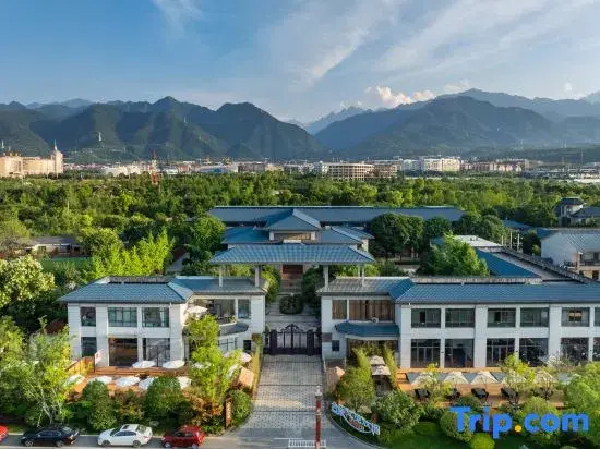 Huatai Hechen Mountain Lodge (Taibai Mountain Tang Town)