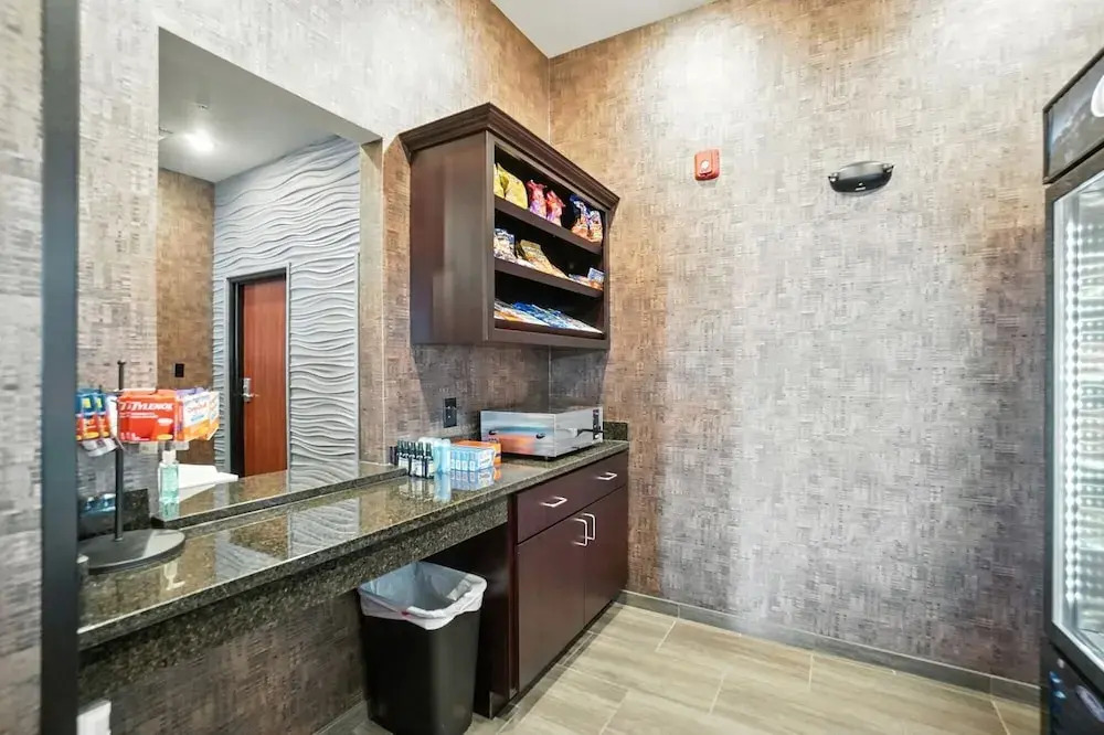 Cobblestone Hotel & Suites - Bellefontaine