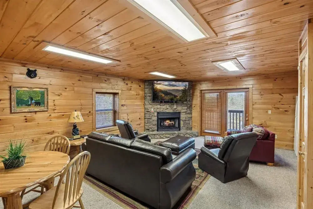 Big Bear Lodge 4 Bedroom Cabin by RedAwning