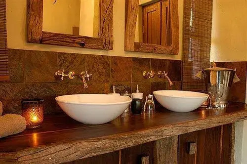 Tuningi Safari Lodge