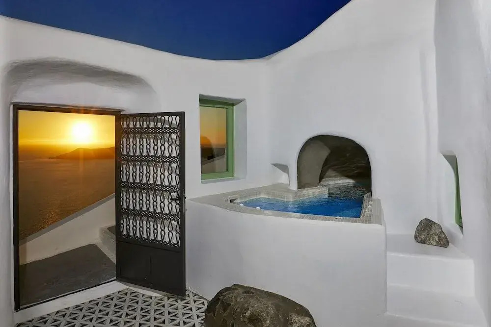 Gitsa Cliff Luxury Villa