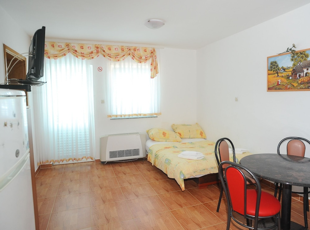 Golden Coast Villa Caska