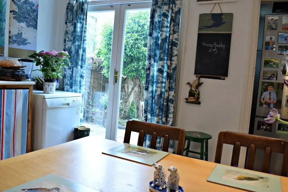 3 Bedroom Clapham Home With Patio