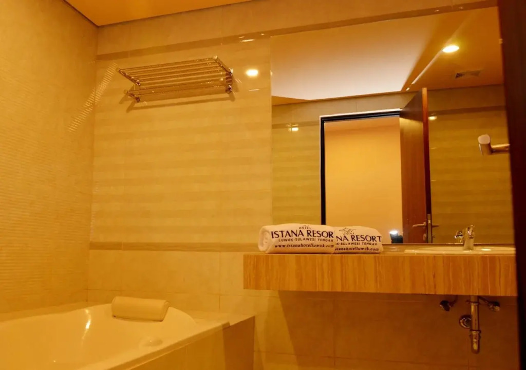Istana Hotel & Resort