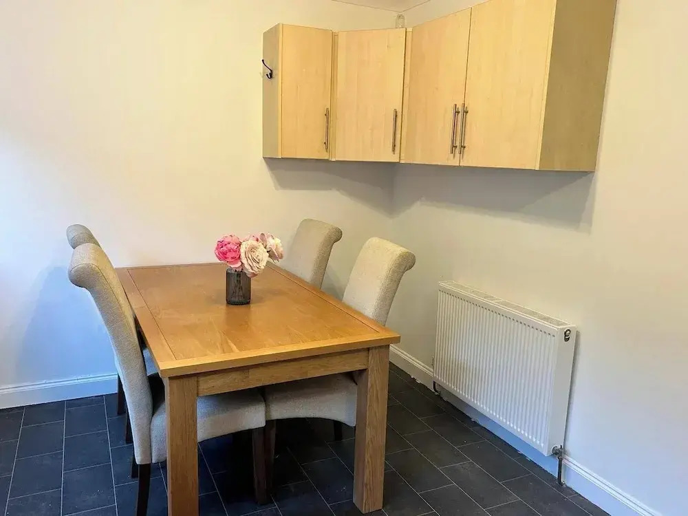Cosy 3-bed Retreat - Garden, Parking & Bbq