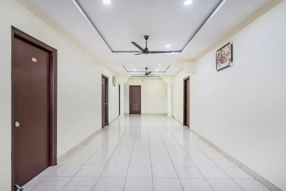 iROOMZ Hotel Ritzy Grand