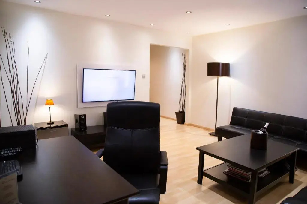 Athens Best location, 6 Ermou street, Syntagma square