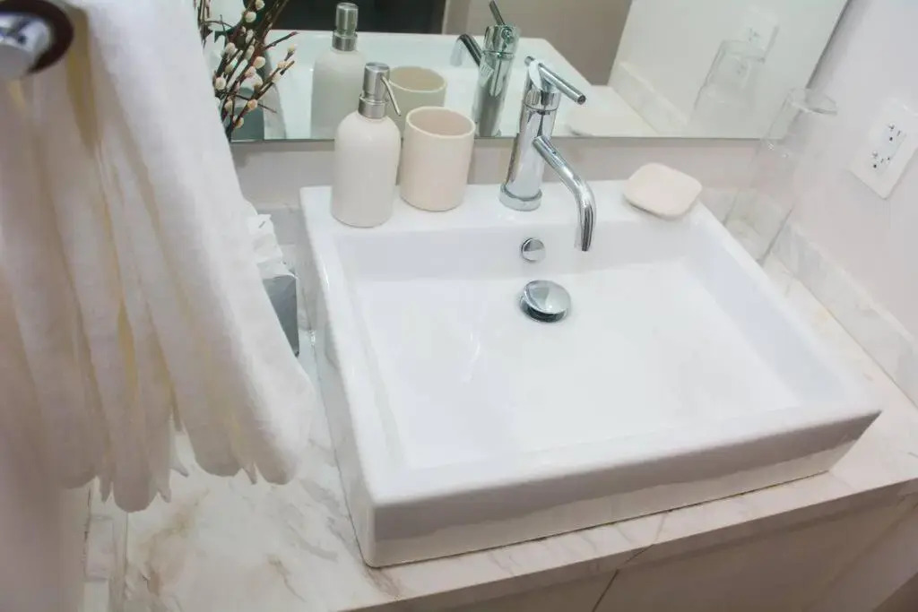 G012S-Esther Gallery Luxury Condo. The Jewel of downtown