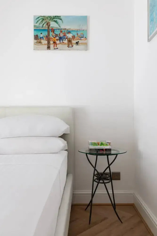 West Heath Road by Onefinestay