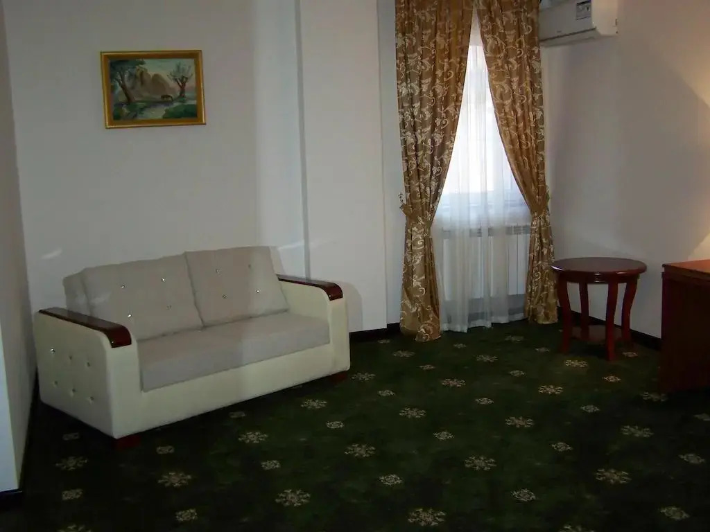 Отель Arien Plaza