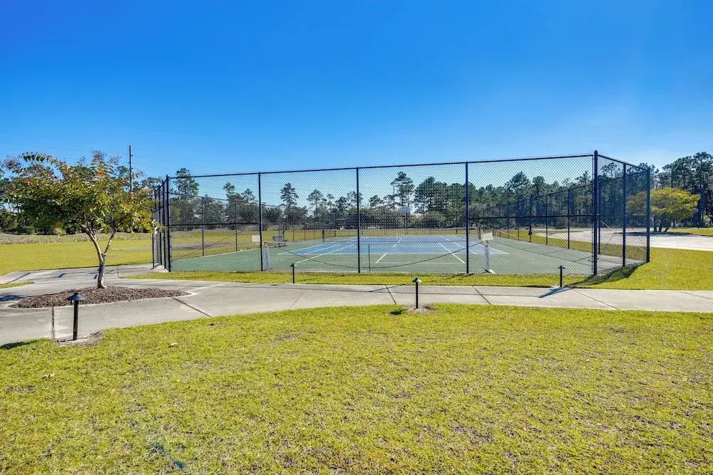 Townhome w/ Pool! 7 Mi to Ocean Isle Beach